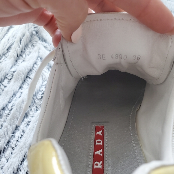 Tennis shoes - Picture 4 of 5